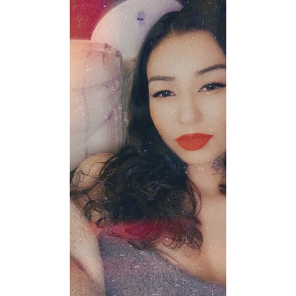 Meet your Posher, ๐ถ๐๐ก๐๐๐๐ - Picture 1 of 2